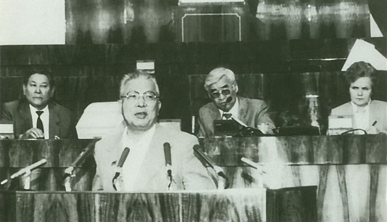 اكادەميك زيمانوۆ جانە ەگەمەندىك دەكلاراتسياسى