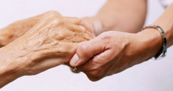 الەۋمەتتىك قىزمەتكەرلەردى قۇتتىقتادى