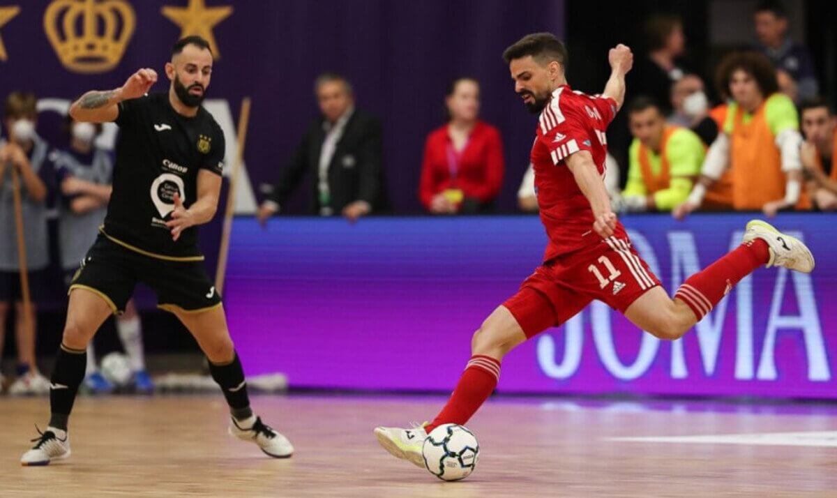 العاشقى ويىندا تەڭ ءتۇستى