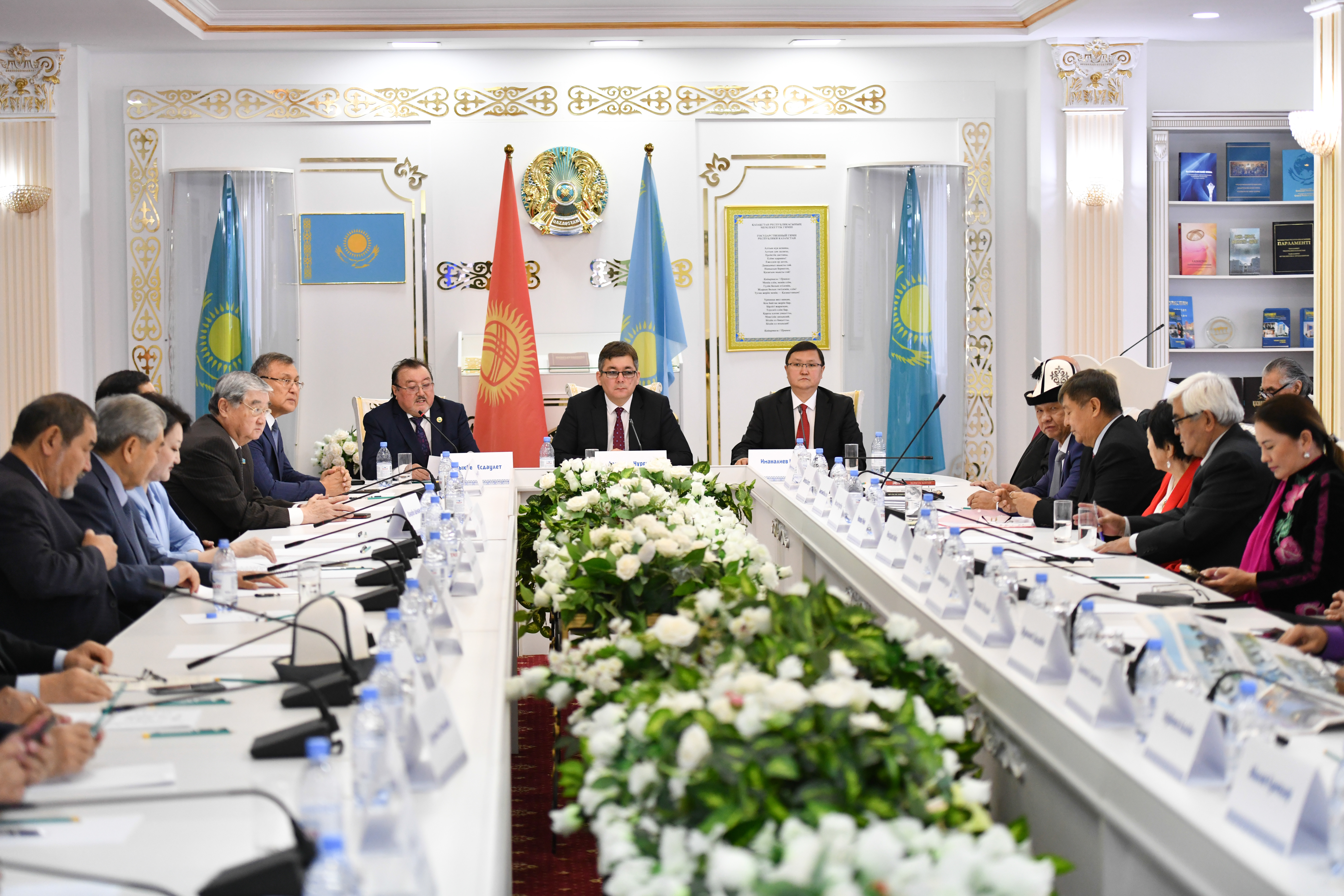 اۋەزوۆ پەن ايتماتوۆ بيىگى