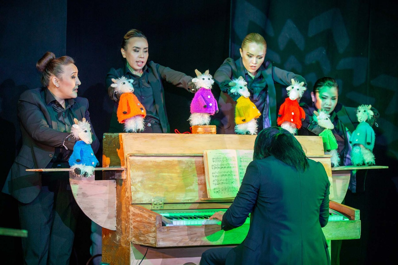 قۋىرشاق تەاترىنداعى قۋانىش