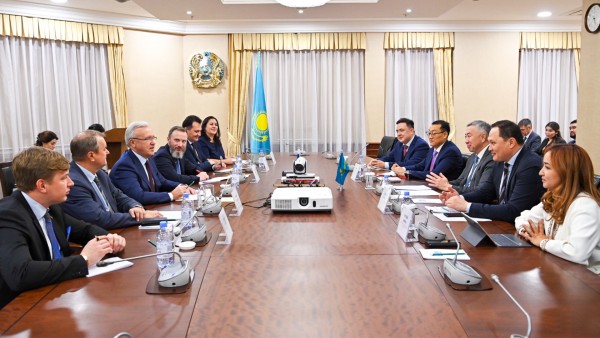 كراسنويار گۋبەرناتورىمەن كەزدەستى