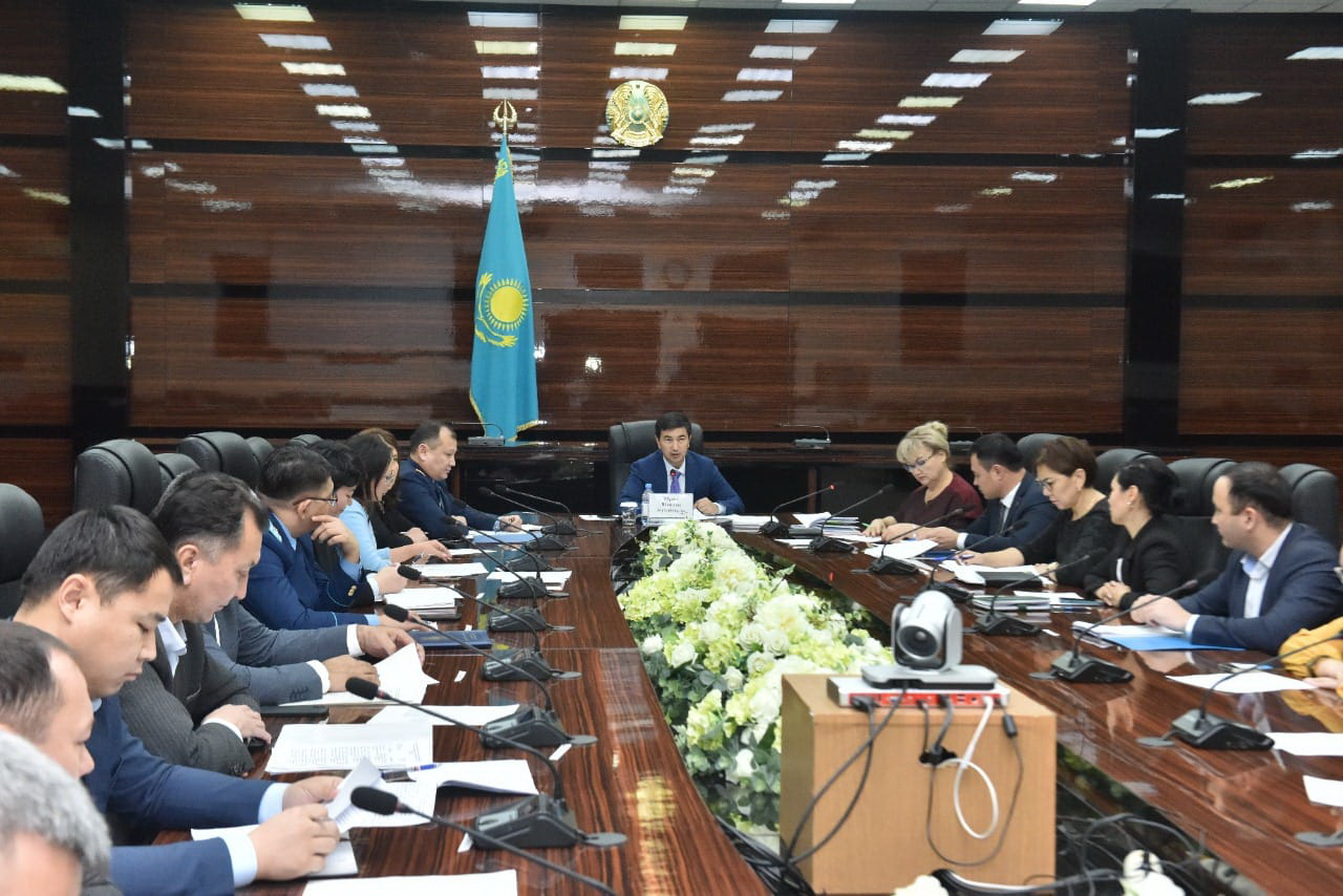 كوشە كەزگەن جەتكىنشەك قىلمىسقا ءۇيىر