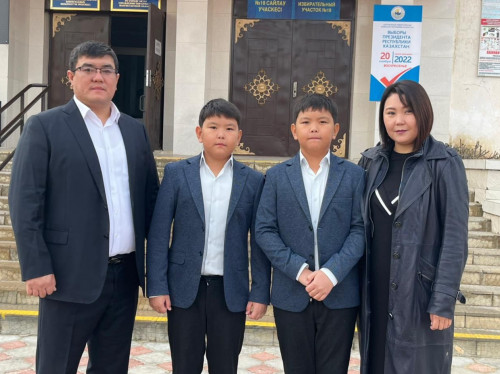 اقتاۋدا قاسىم مەن جومارتتىڭ اتا-اناسى داۋىس بەردى