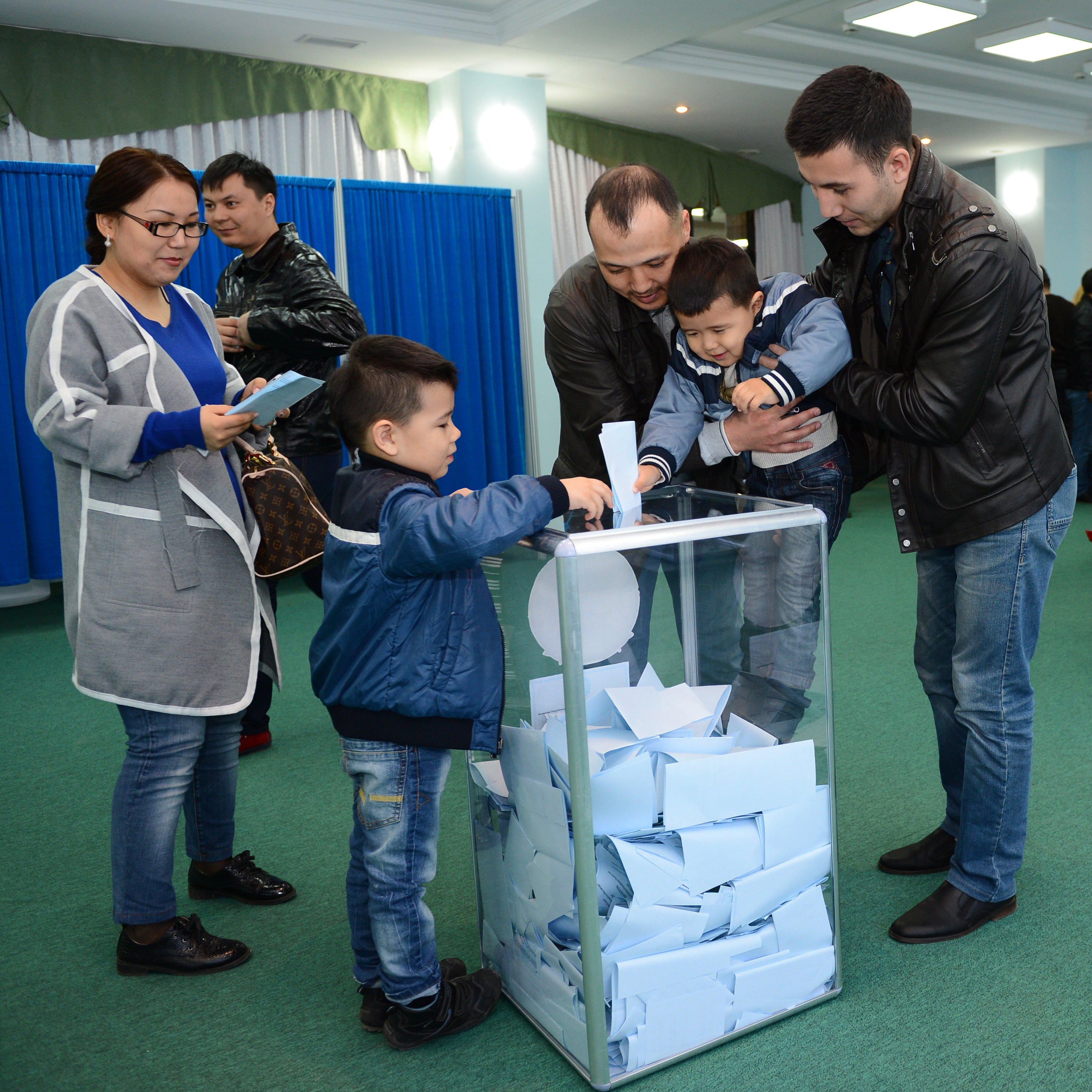 سەنىم مەن ءۇمىت كورىنىسى