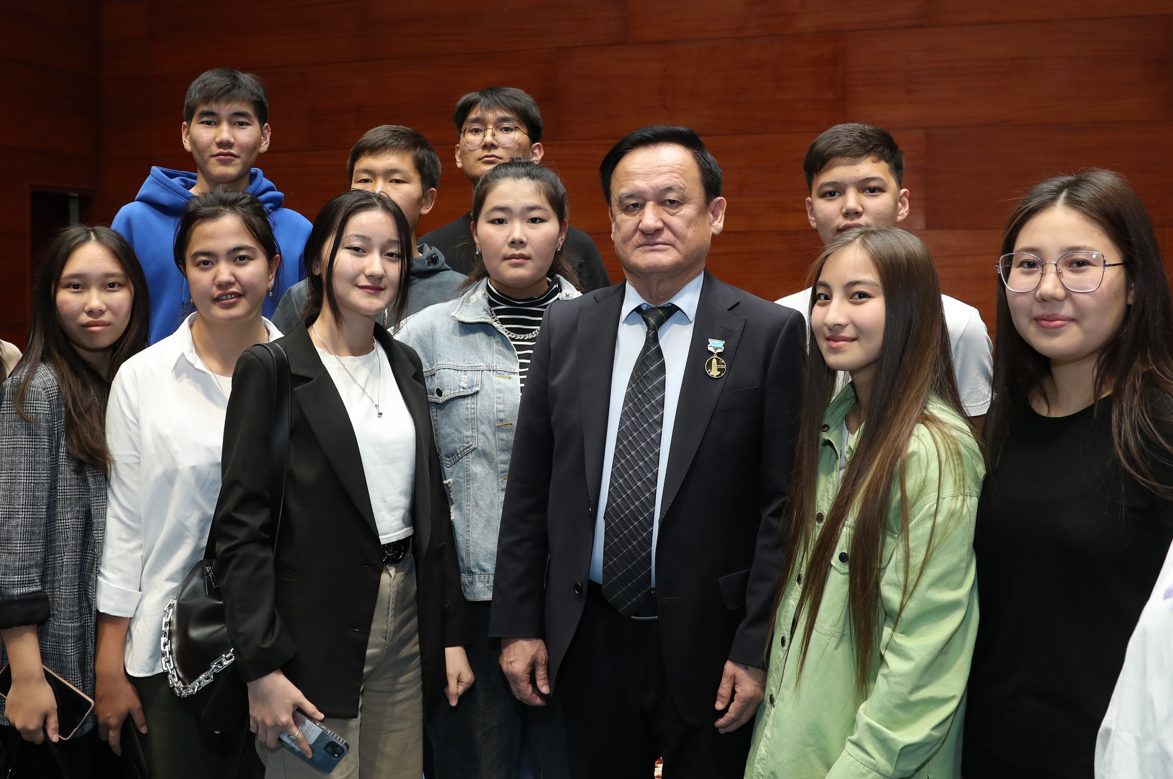 ۇلتقا قىزمەت