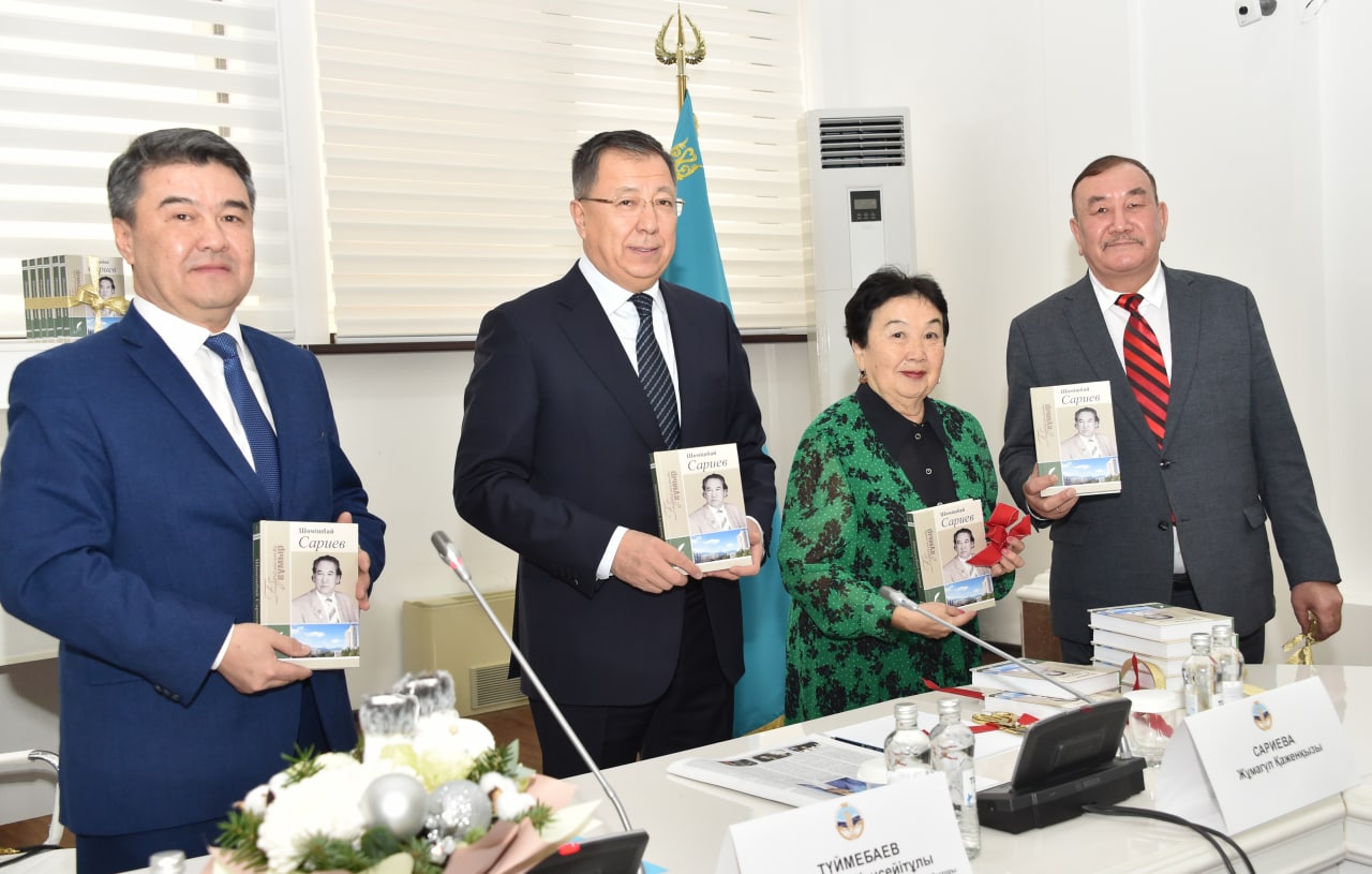 قازۇۋ-دا «قازاقتىڭ پۋشكينى» اتانعان اقىن تۋرالى كىتاپتىڭ تۇساۋكەسەرى ءوتتى