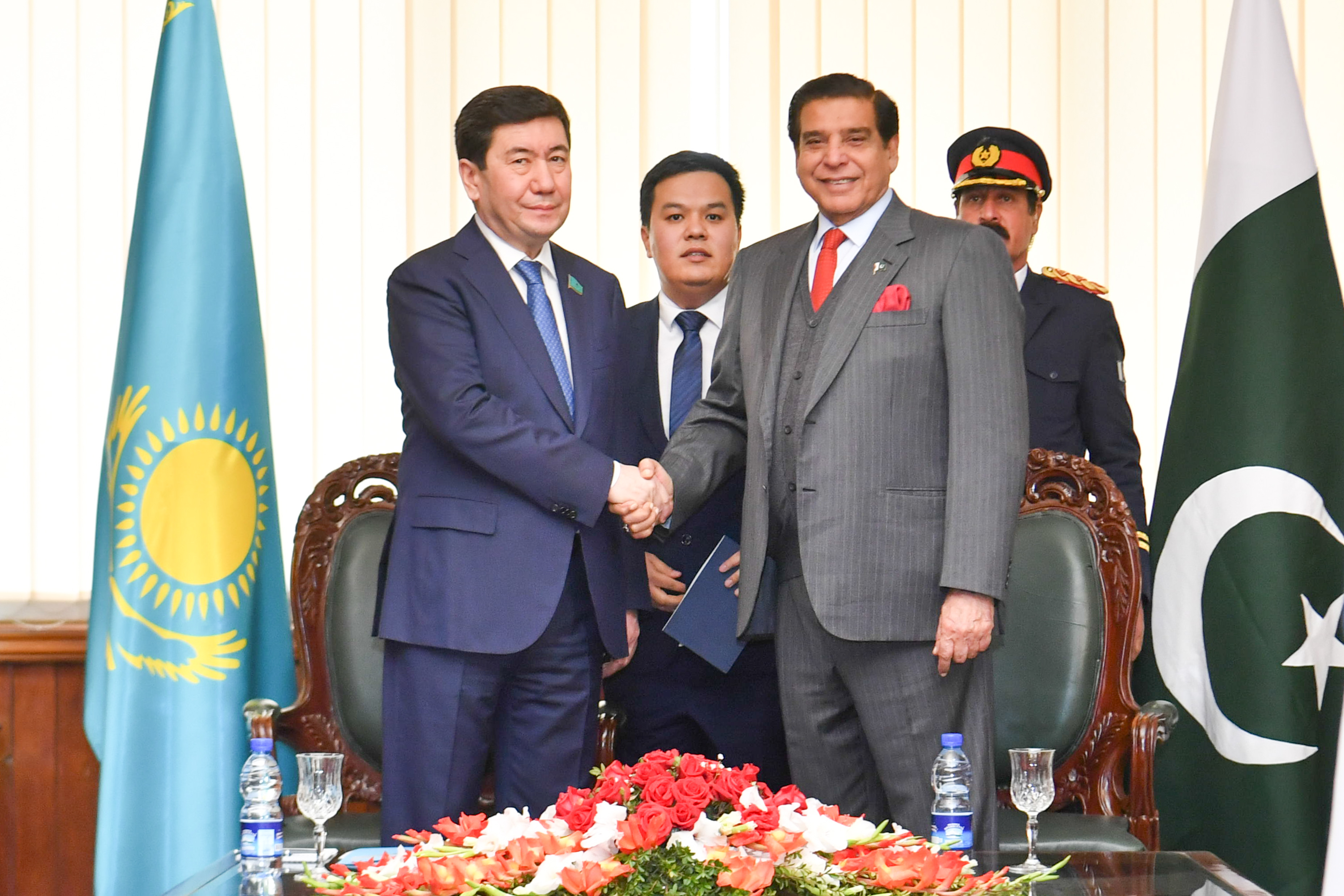 پارلامەنتارالىق بايلانىس نىعايا تۇسەدى