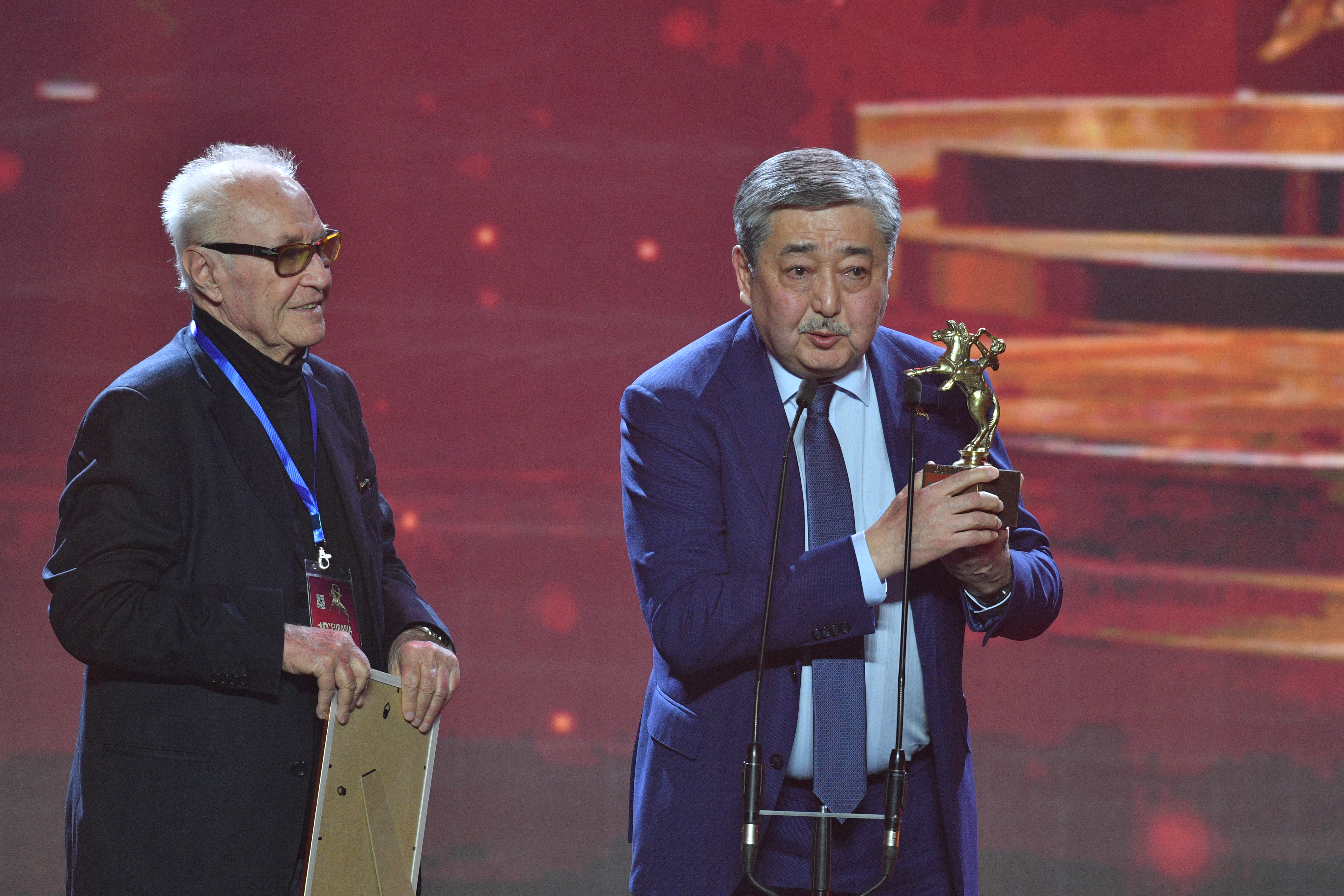 كينوفەستيۆالدىڭ العاشقى سىيلىقتارى