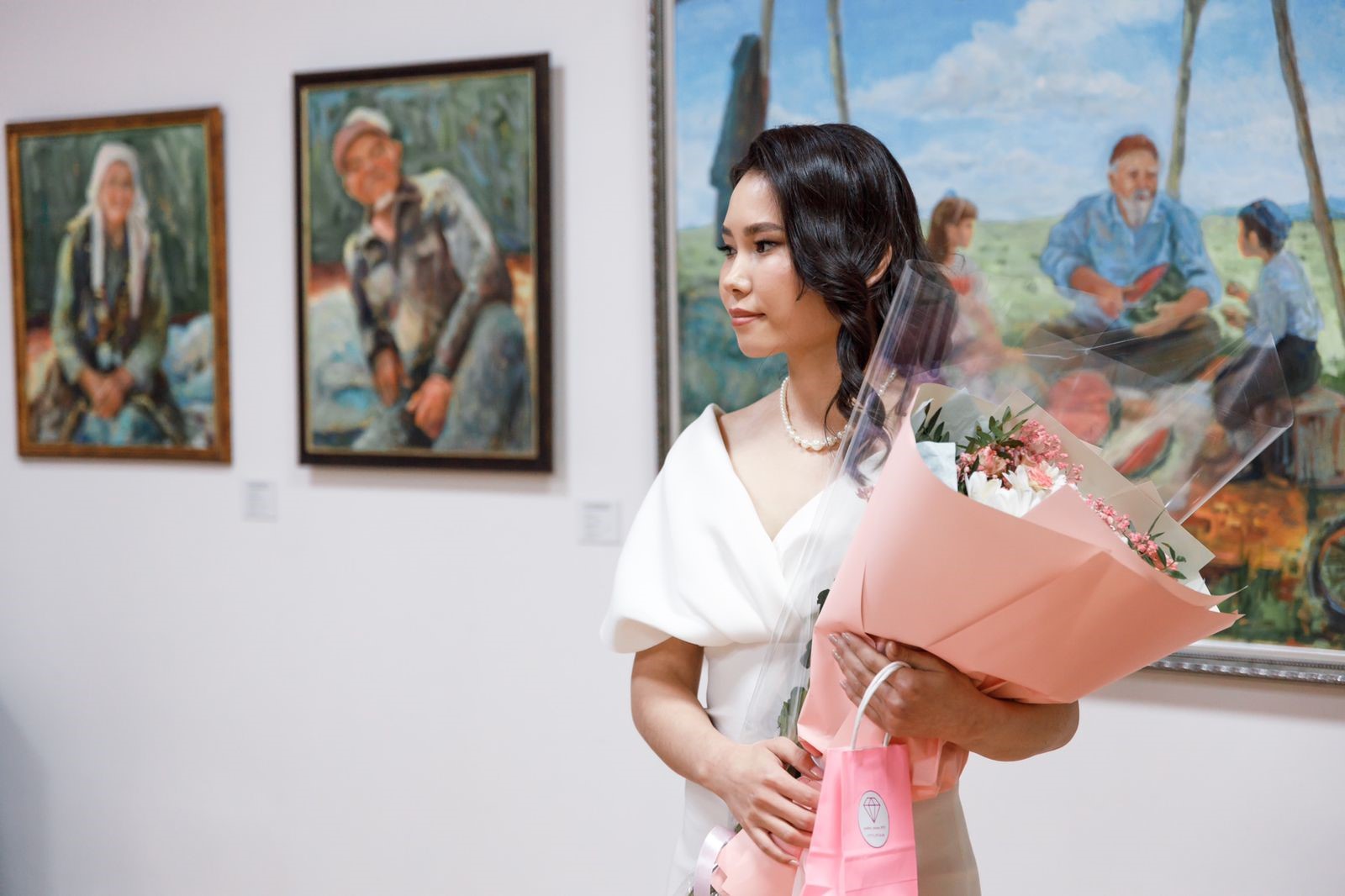 ساعىنىش سەزىمىن تەربەتكەن...