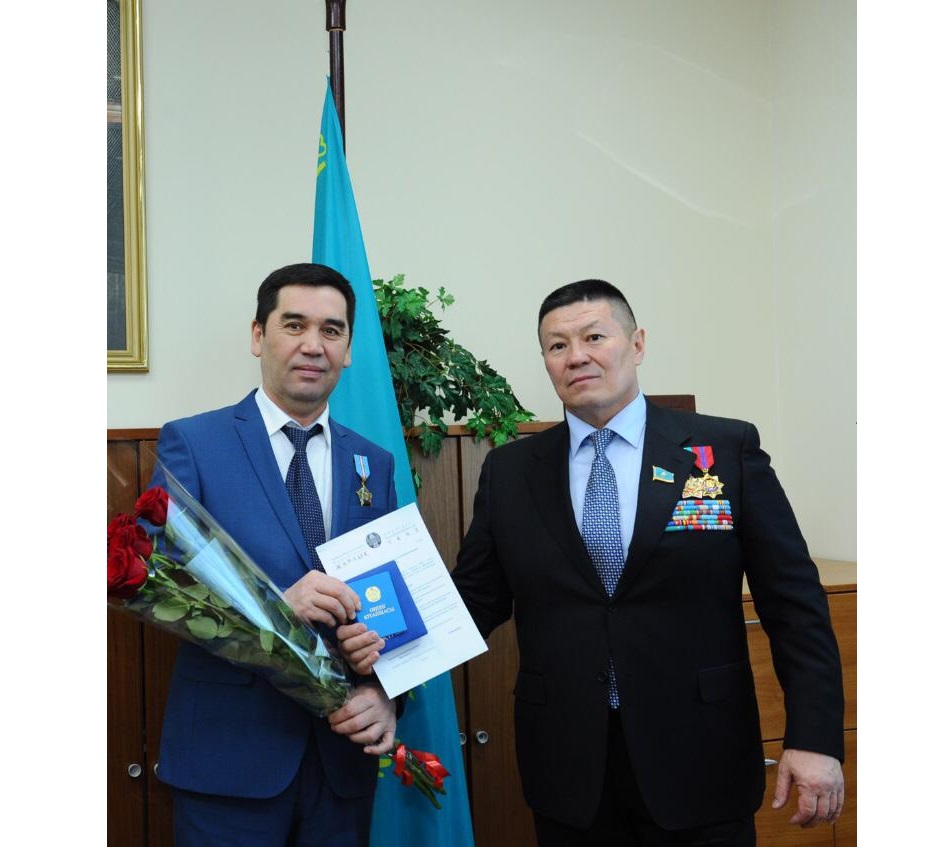 اتالار داستۇرىنە ادالدىق