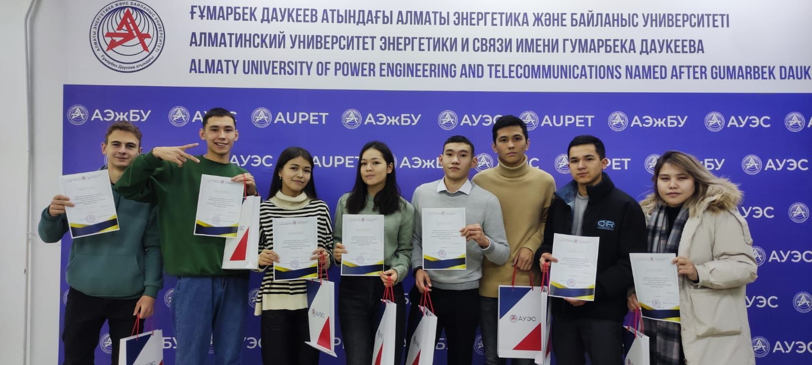 جەڭىمپازدارعا گرانت بەرىلدى