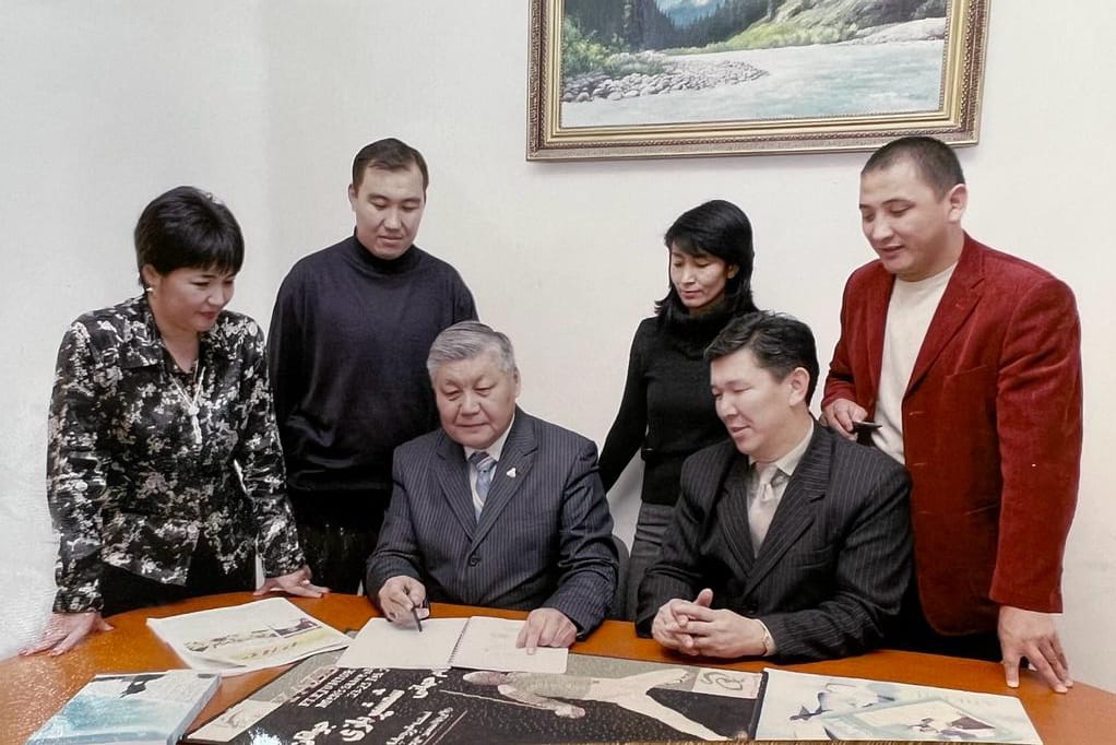 عىلىم مەن مادەنيەتتى ۇشتاستىرعان