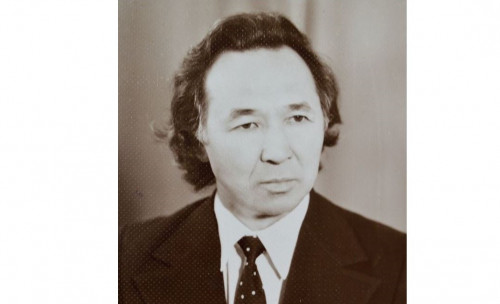 مولداحمەت قاناز, جازۋشى: دۇرىس قوعام ادەبيەتتى وگەيسىتپەيدى