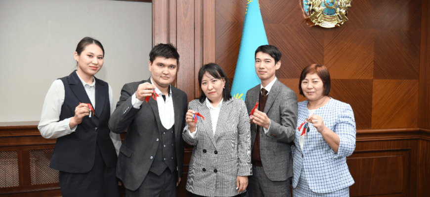 بەس مۇعالىمگە – جايلى باسپانا