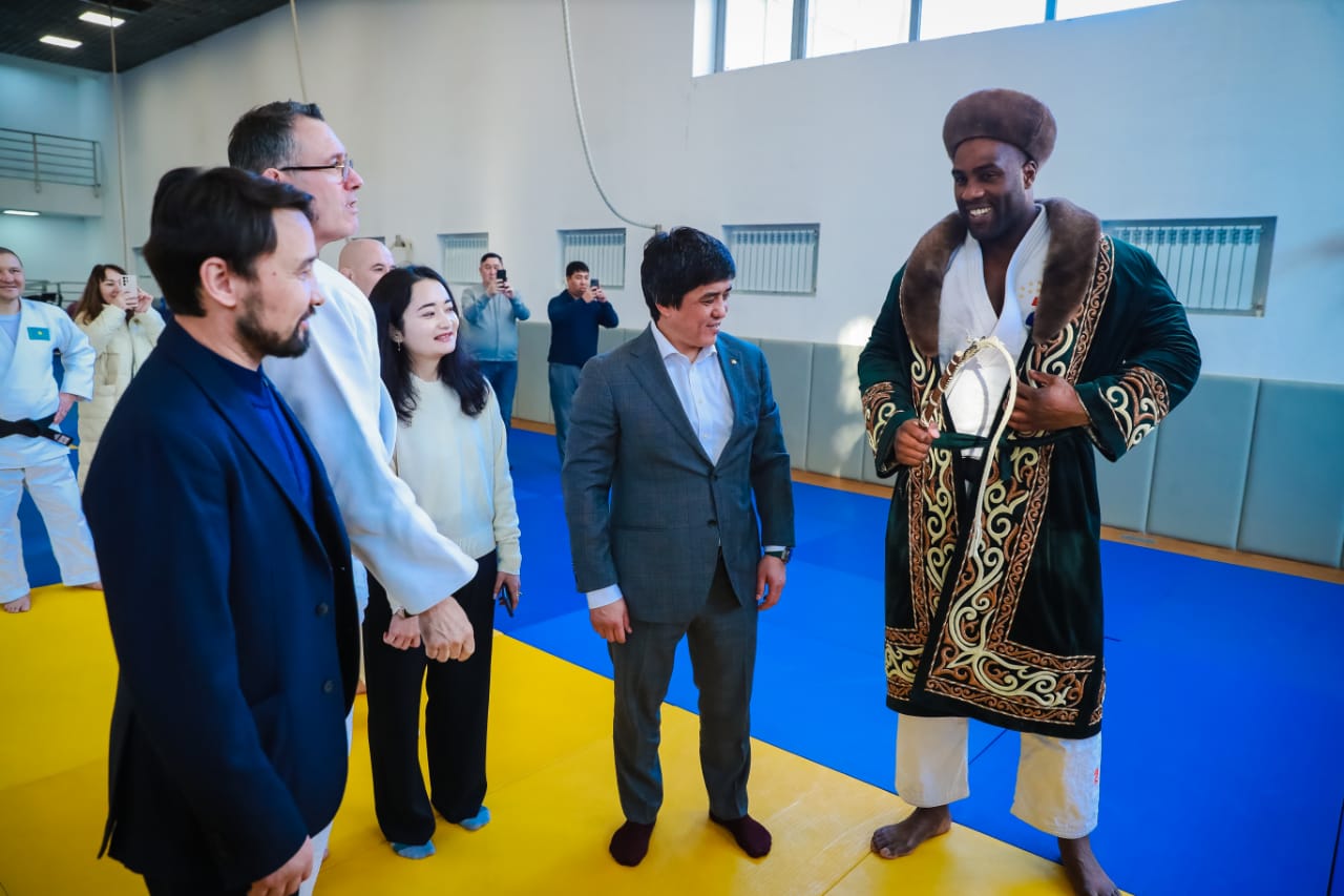 قازاقتار تەددي رينەرگە شاپان جاپتى