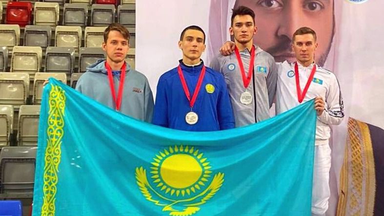 باحرەيندە  ەكى جۇلدە بۇيىردى