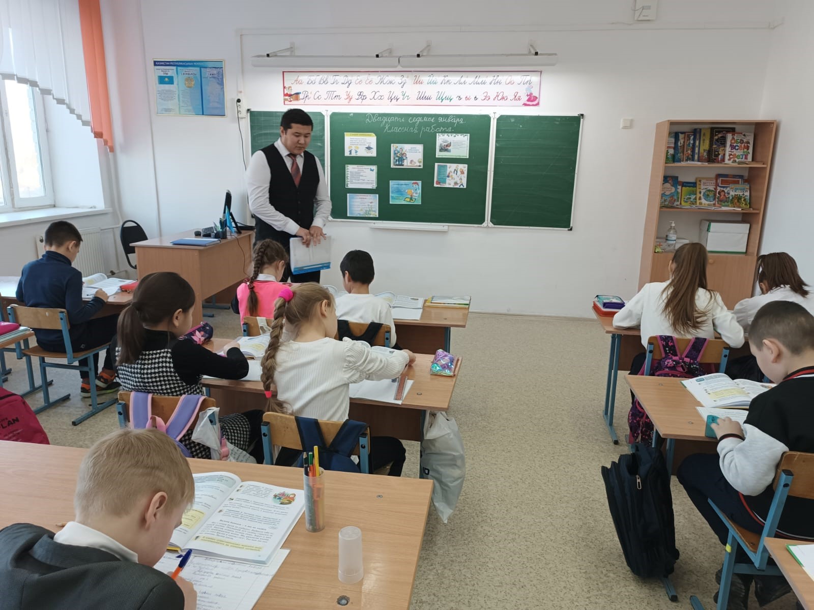 جالعاس – باستاۋىش سىنىپ مۇعالىمى