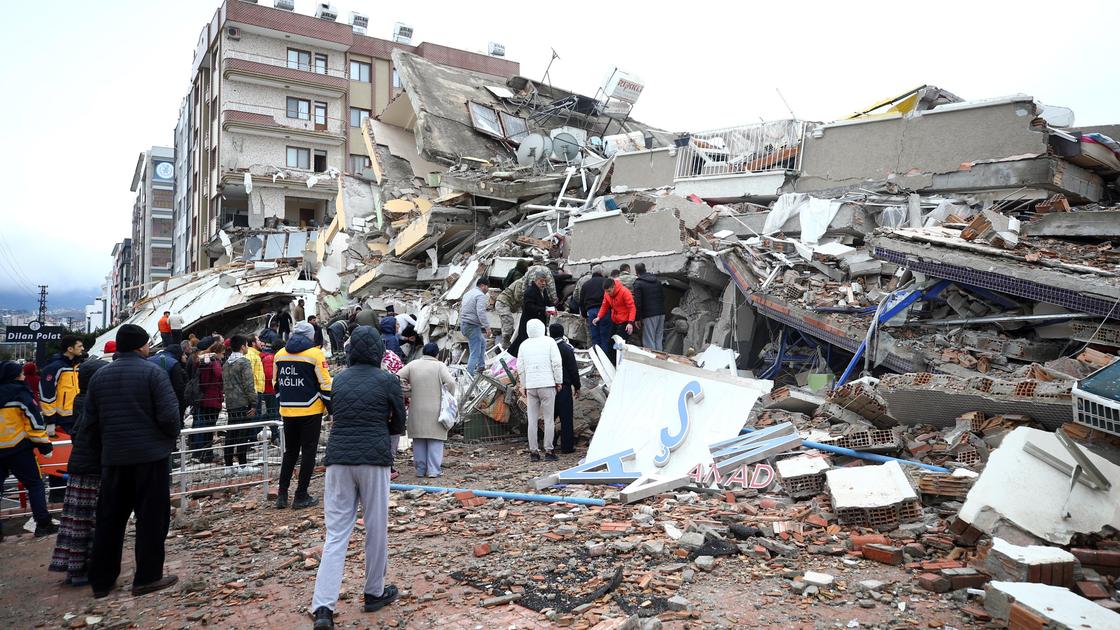 تۇركياداعى جەر سىلكىنىسى: الەمنىڭ كۇشى بىرلىكتە