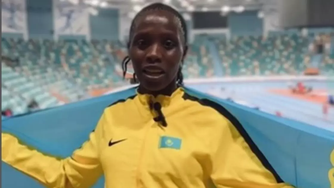 الەم چەمپيونى اتانعان كەنيالىق قىز قازاقشا مالىمدەمە جاسادى