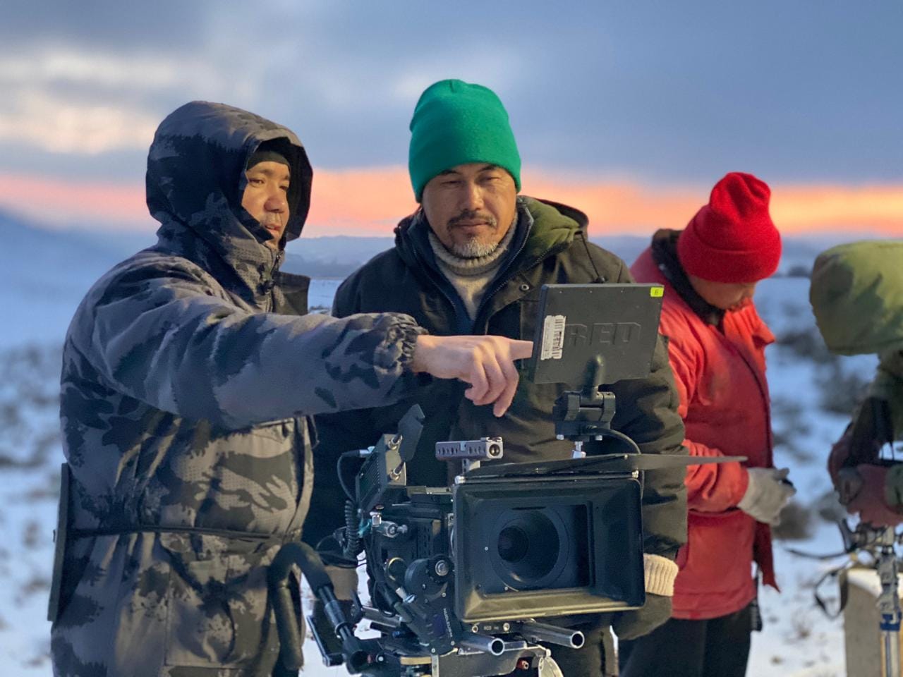 اۆتورلىق كينو كورەرمەننەن وزىق جۇرەدى