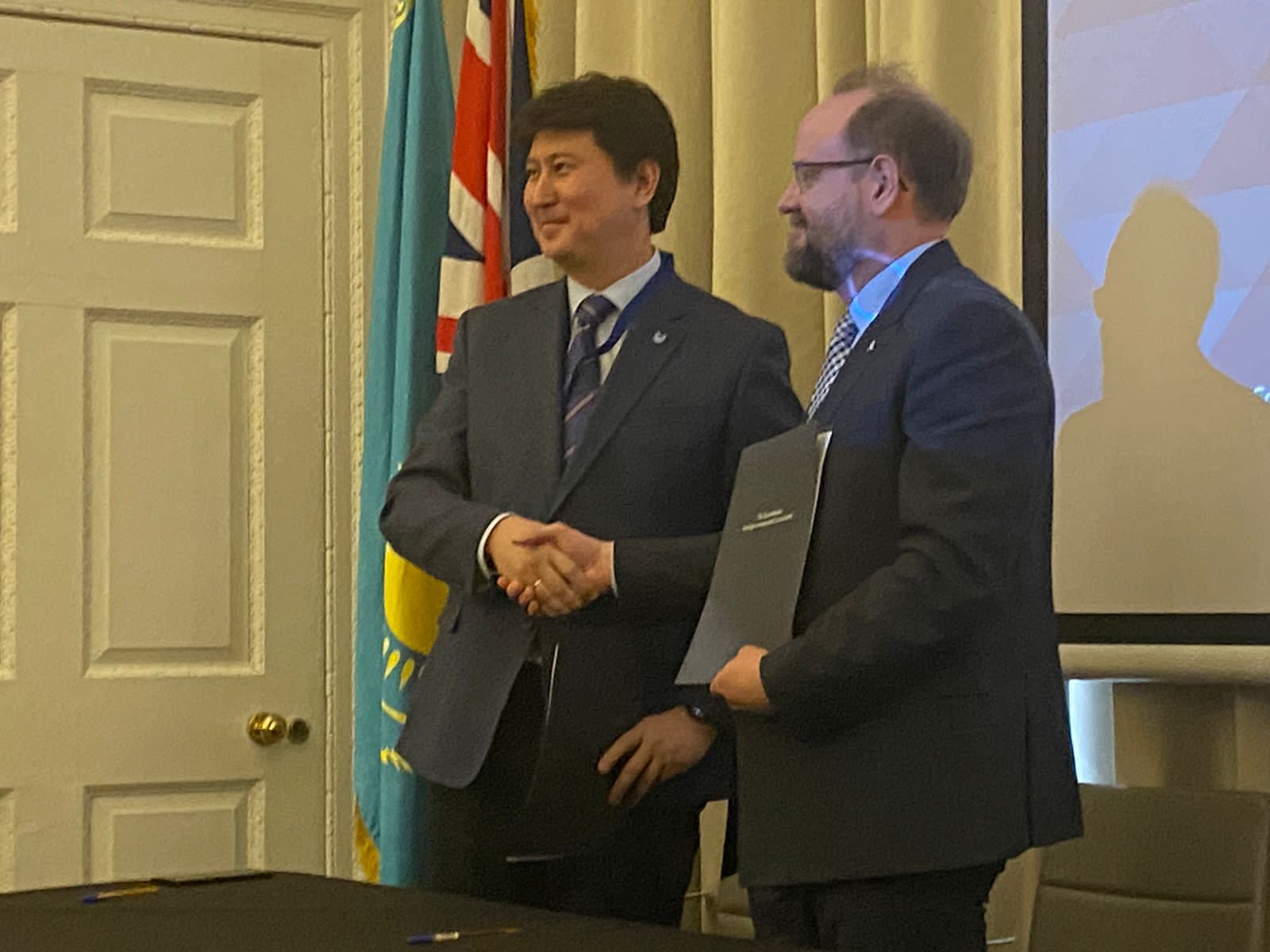 كەنتەربەريمەن ىنتىماقتاستىق