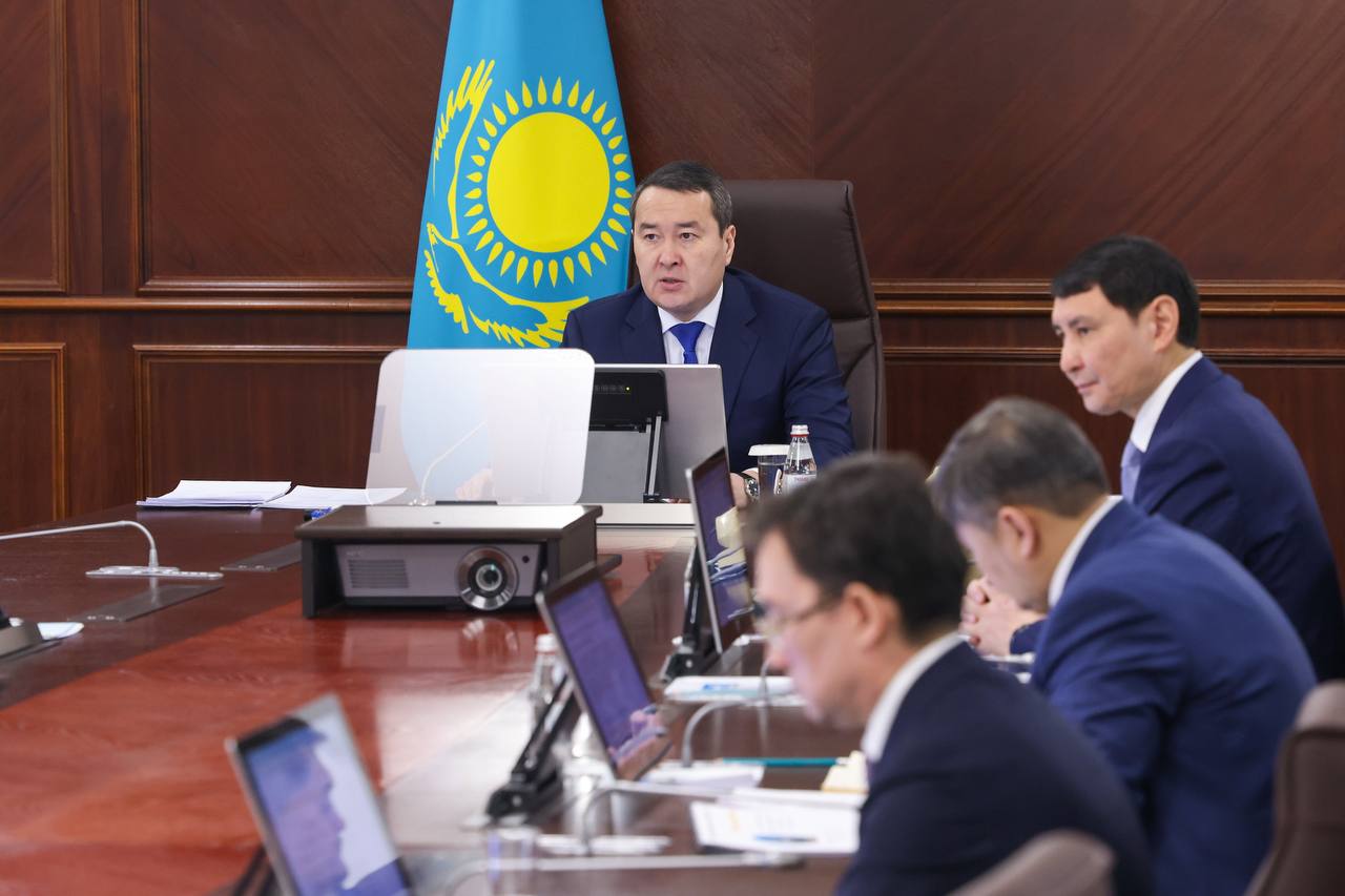 ۇكىمەت باسشىسى مەكتەپتەردە قاۋىپسىزدىك شارالارىن كۇشەيتۋدى تاپسىردى