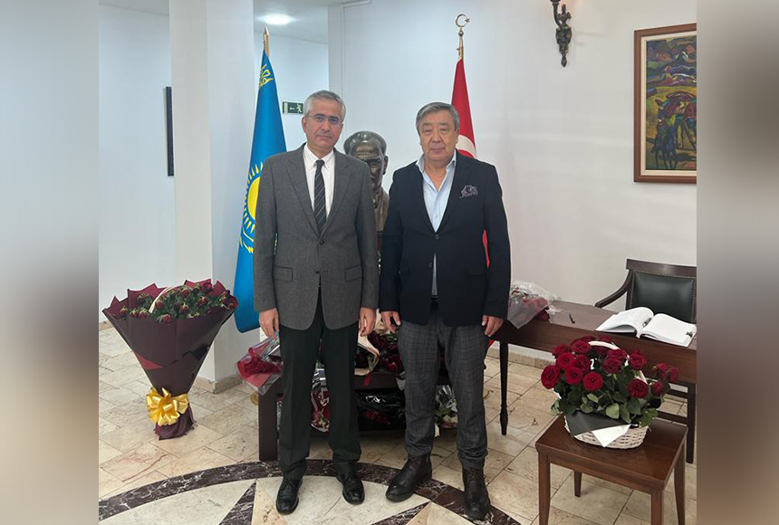 قازاق ونەرىنىڭ تۇركياعا كومەگى: سۋرەتشى ەربولات تولەپباي ءزىلزالادان زارداپ شەككەندەرگە 10 ميلليون تەڭگە اۋداردى