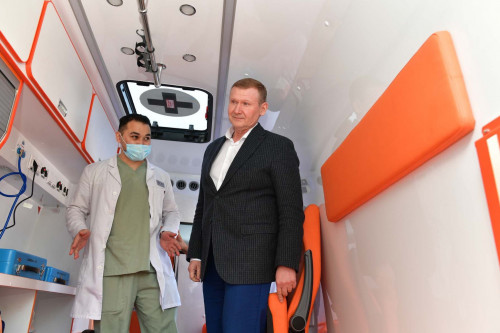 «ارسەلورميتتال تەمىرتاۋ» اق تەمىرتاۋ ورتالىق اۋرۋحاناسىنا جابدىق ساتىپ اپەردى