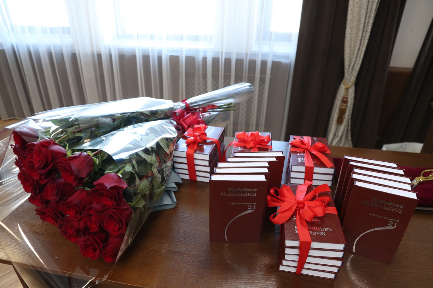 اكادەميكتىڭ 25 تومدىعى