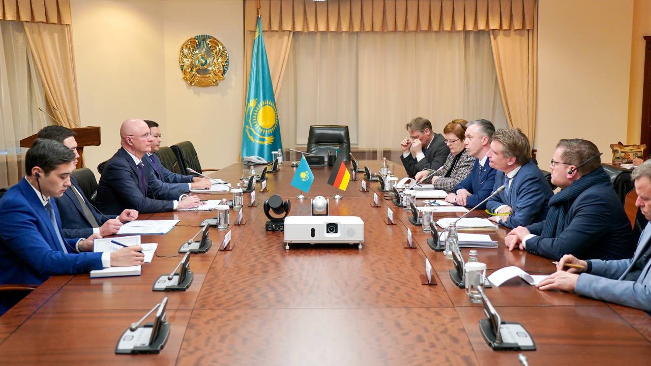 رومان سكليار گفر بۋندەستاگ دەلەگاتسياسىمەن كەزدەستى