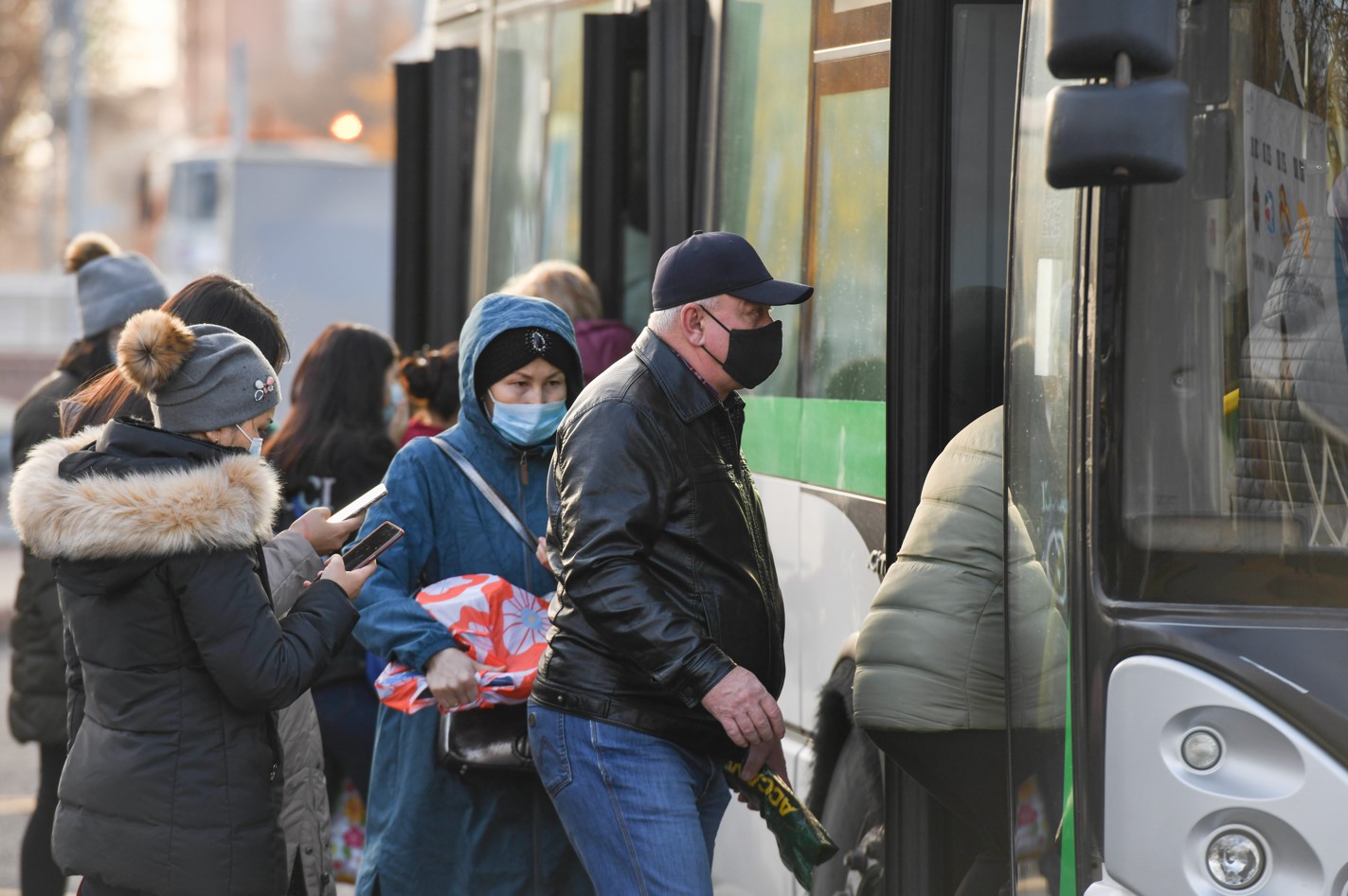 تۇماۋ ءورشىپ تۇر