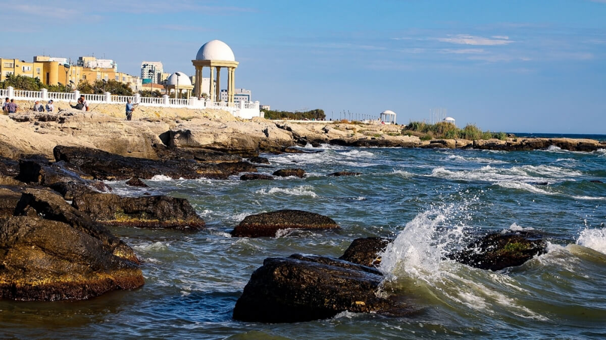 كاسىپكەرلەر كاسپي ءتۋريزمىن دامىتۋ ءۇشىن بەرىلگەن جەر تەلىمدەرىن ساتىپ جىبەرگەن