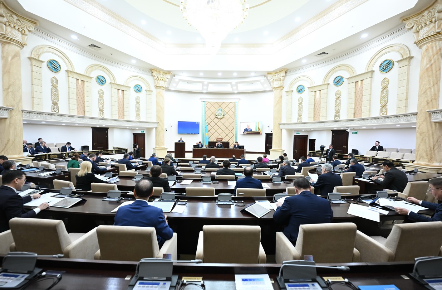 كۇن تارتىبىندە – كوكەيكەستى ماسەلەلەر