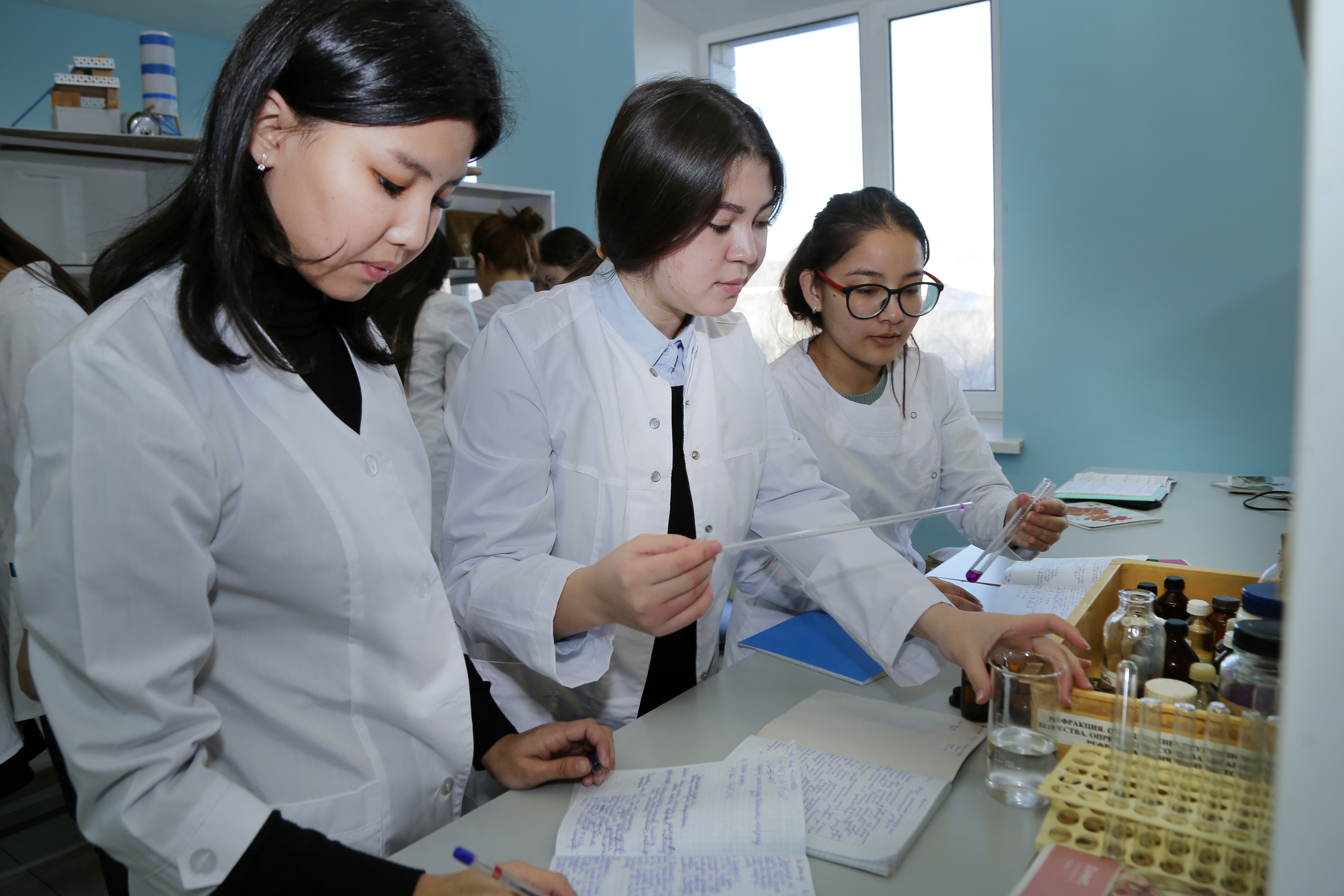 جانكەشتى جاستار: عىلىمدى العا سۇيرەپ كەلەدى