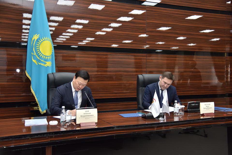 وزىق تاجىريبەنى بىرلەسىپ اتقارادى