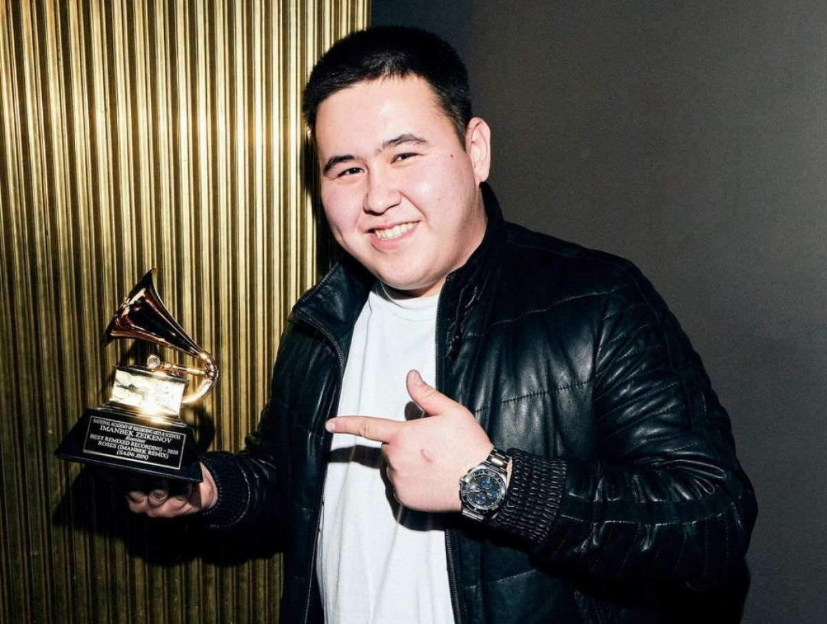 نيۋ-يوركتىڭ Times Square الاڭىندا يمانبەكتىڭ سۋرەتى جاريالاندى