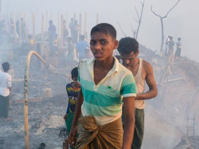 بانگلەدەشتە بوسقىندار لاگەرى ورتەنىپ كەتتى