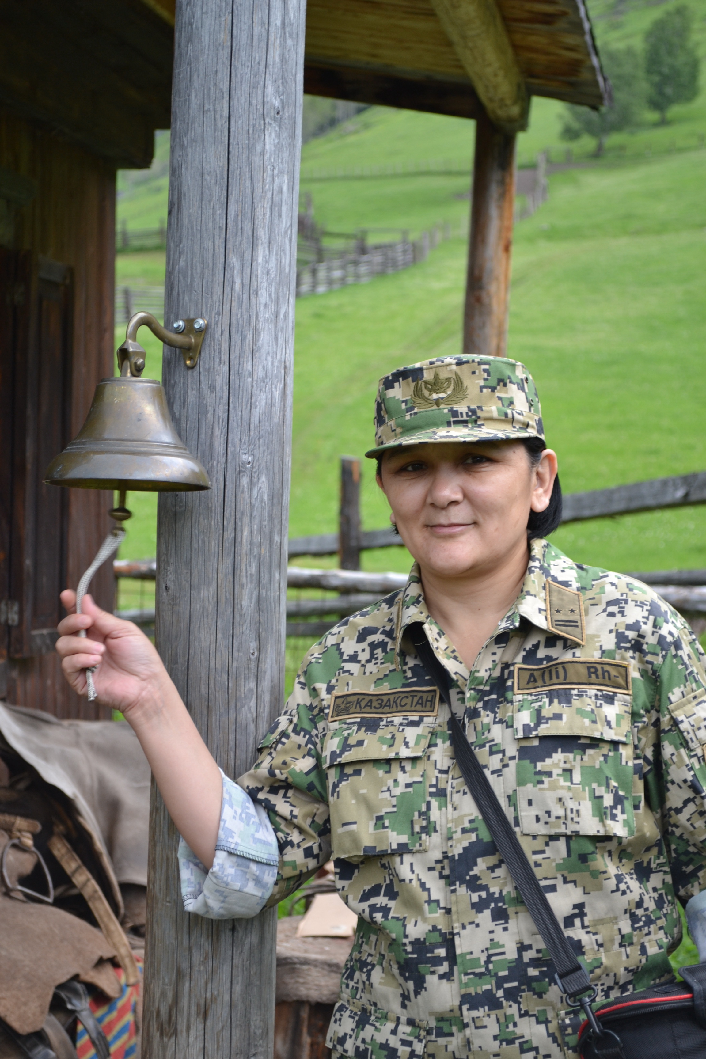 تامارا حانىم تىڭداپ تۇر...