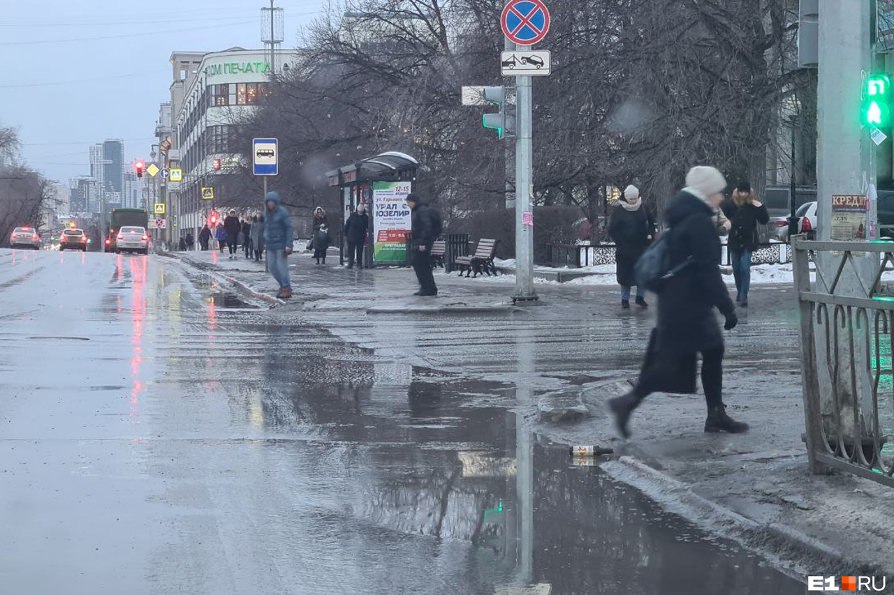 جەكسەنبى كۇنى الماتىدا قاتتى جاڭبىر جاۋادى