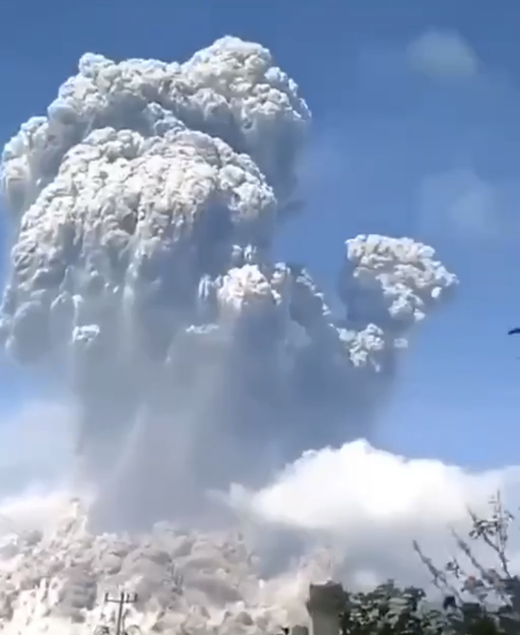 يندونەزيادا جانارتاۋ اتقىلادى