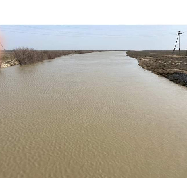 وڭىردەگى وزەندەر ارناسىنان  اسىپ جاتىر