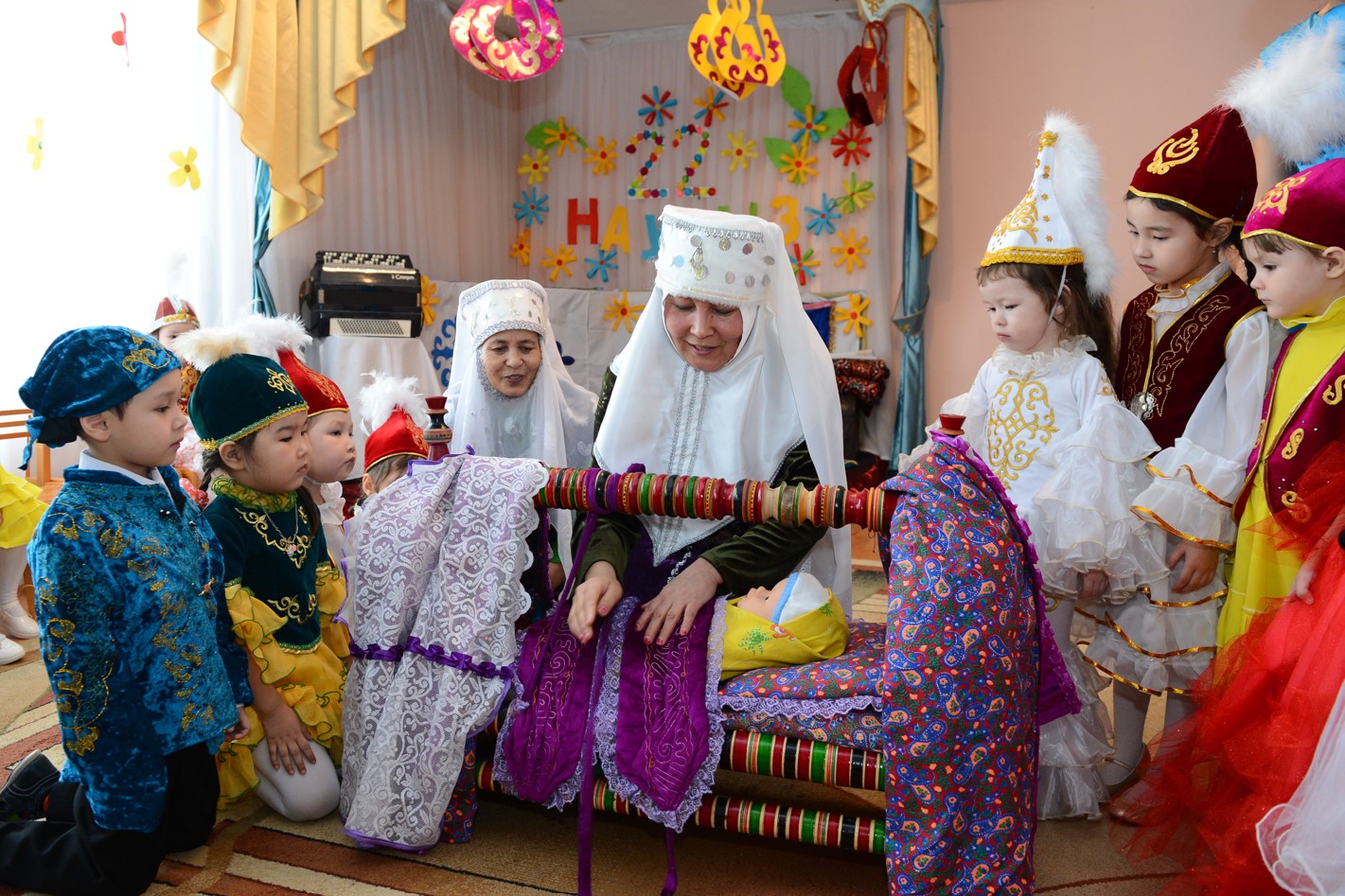  ۇلى دالانىڭ ۇلتتىق داستۇرلەرى