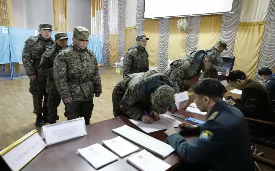 ۇلتتىق ۇلان ساربازدارى قازاقستاندا العاشقى بولىپ داۋىس بەردى