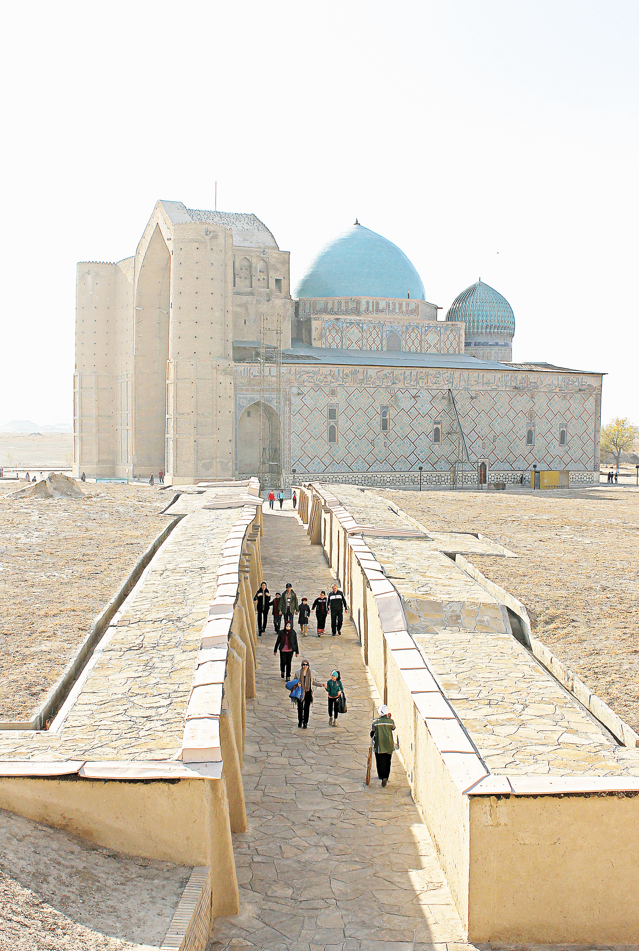 قوجا احمەت ياساۋي كەسەنەسى: گەومەتريالىق قۇپيالار
