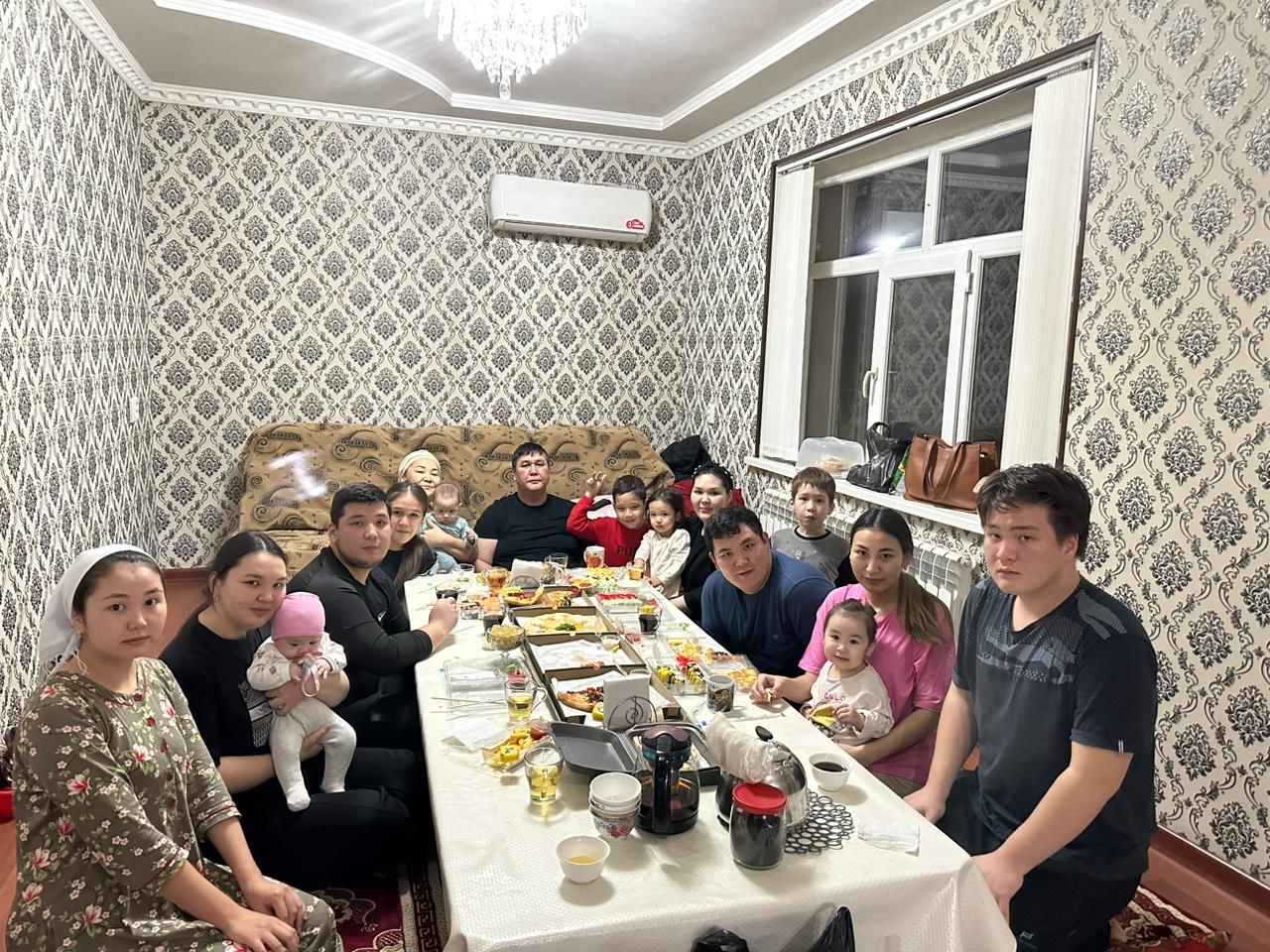 بەس بالانى باۋىرىنا باسقان انا