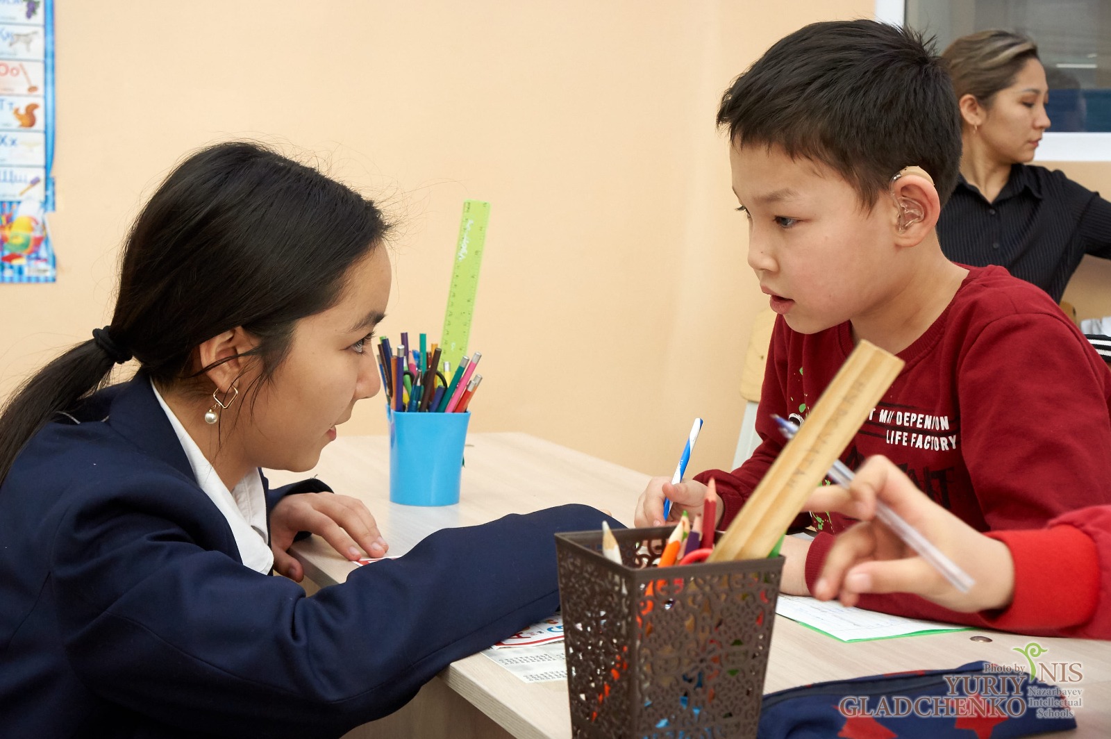 ەرىكتىلەردىڭ ەرەكشە بالالارعا كومەگى