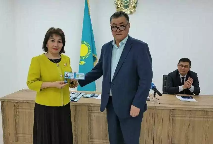 راۋشان قاپاروۆا جەزقازعان قالالىق ءماسليحاتىنىڭ توراعاسى بولىپ سايلاندى