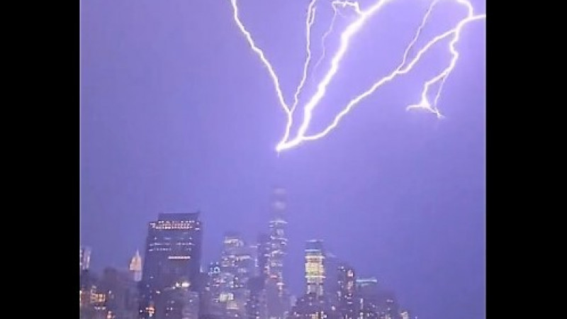 نيۋ-يوركتەگى ەڭ بيىك عيماراتقا نايزاعاي ءتۇستى