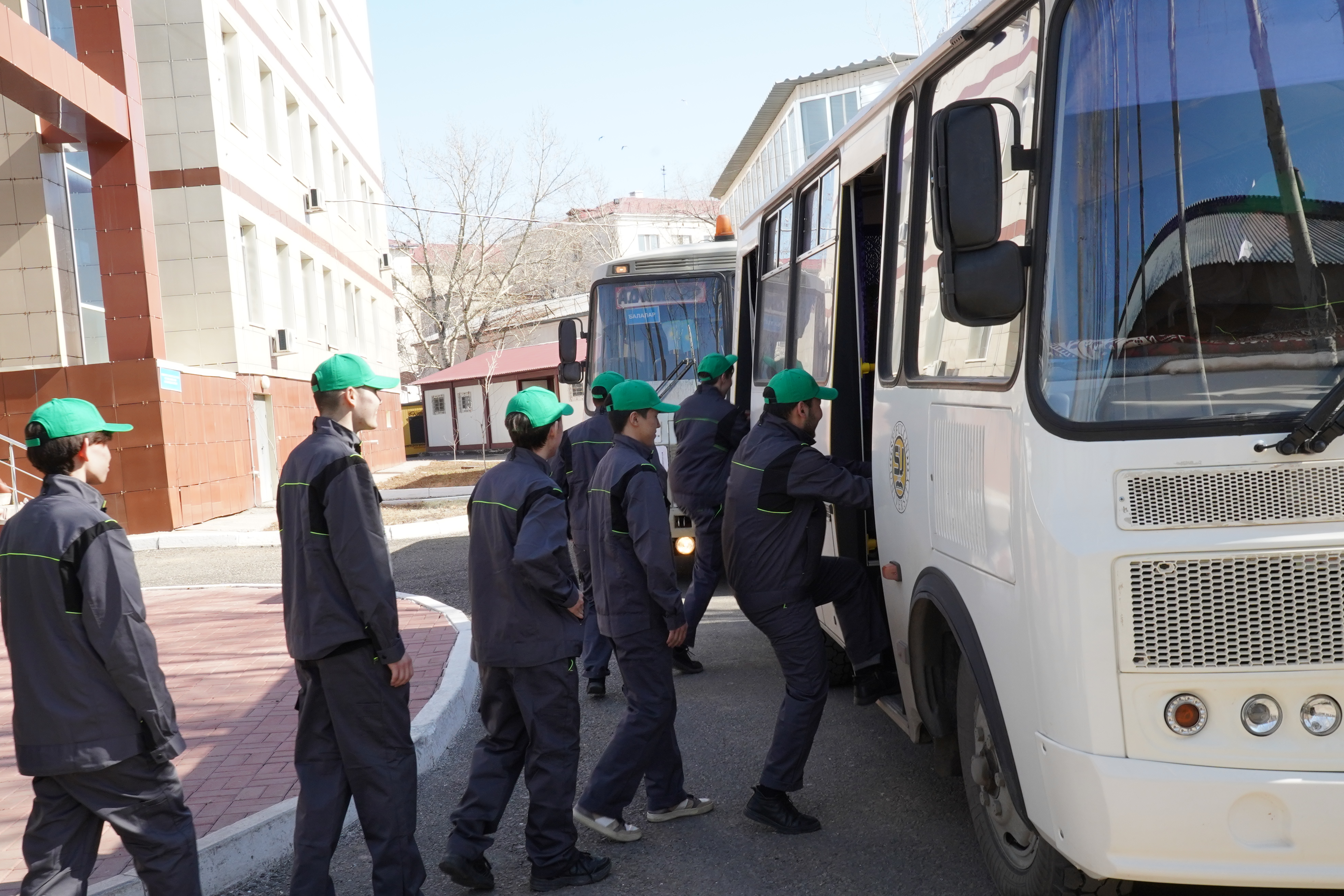 ستۋدەنتتەردەن قۇرالعان مەحوترياد ەگىس القابىنا اتتاندى